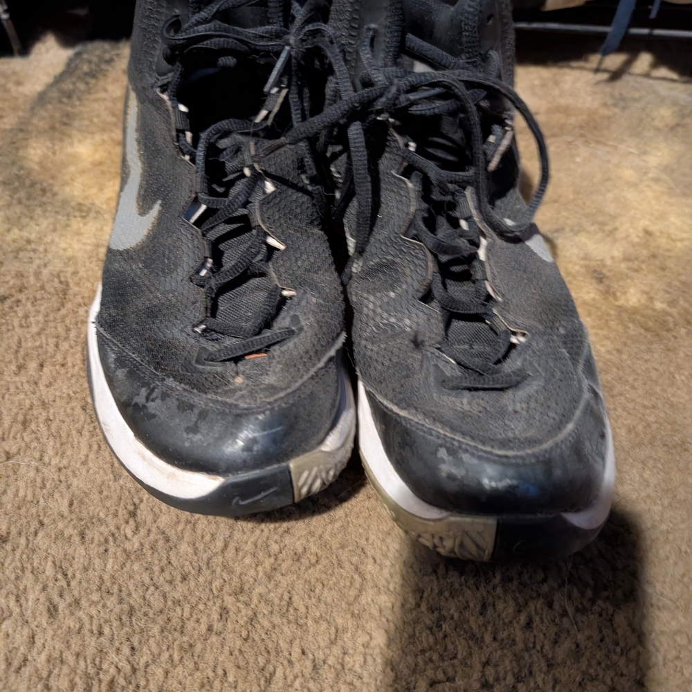 Nike Black and White Athletic Shoes Classic Design